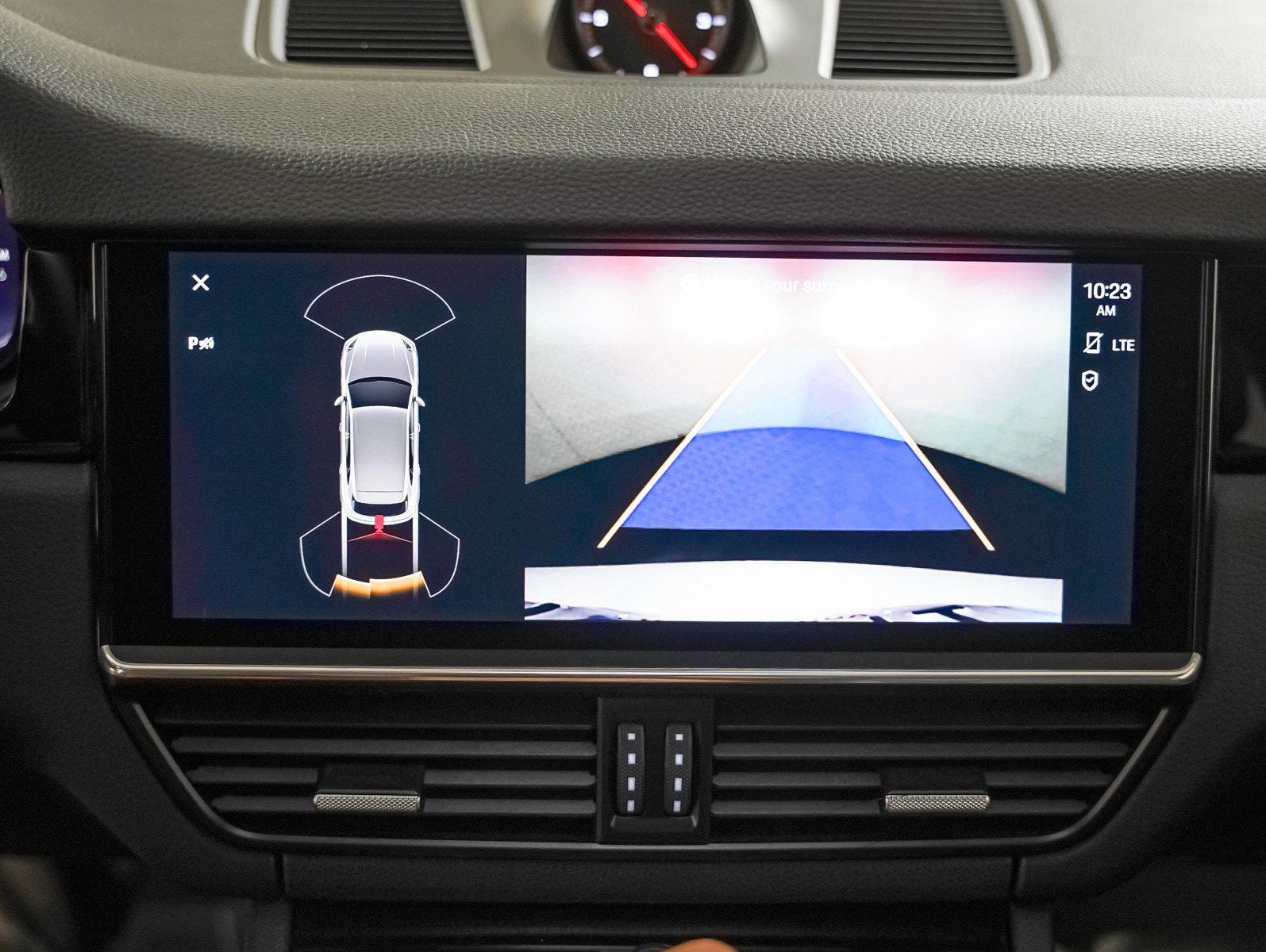 Certified 2022 Porsche Cayenne Platinum Edition w/ Premium Package Plus image 24