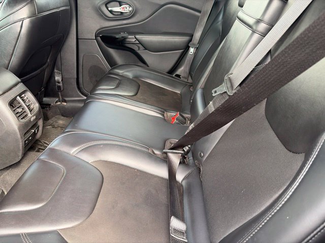 Used 2019 Jeep Cherokee Latitude Plus FWD image 15