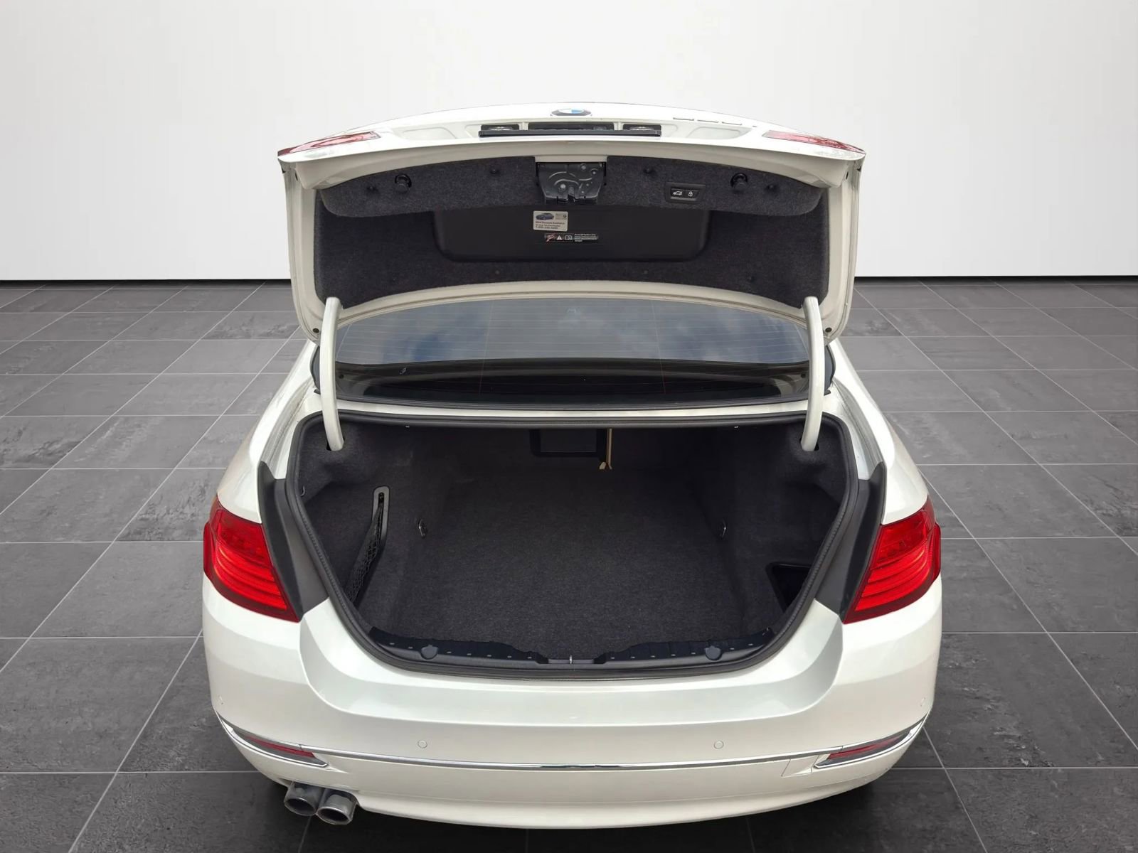 Used 2016 BMW 528i Sedan w/ Premium Package image 26