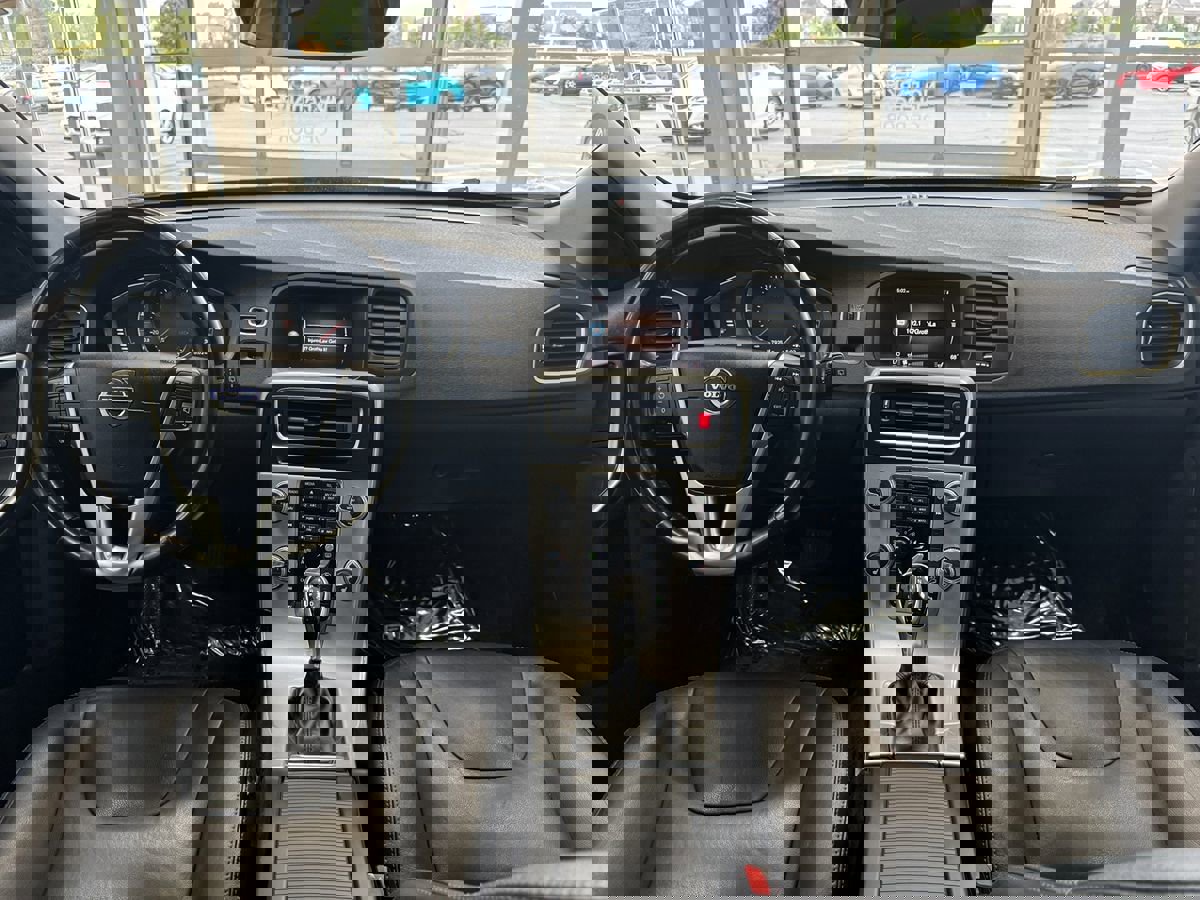 Used 2018 Volvo V60 T5 Cross Country w/ Convenience Package image 23