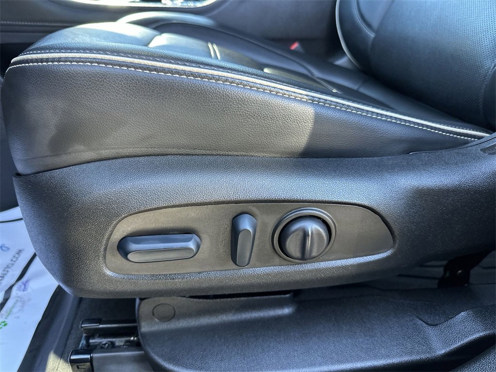 Used 2022 GMC Acadia Denali image 12