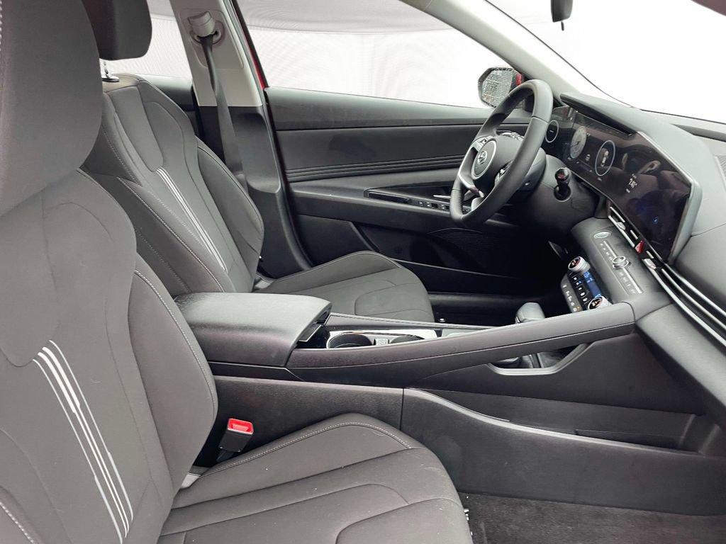 Used 2023 Hyundai Elantra SEL w/ Convenience Package FWD image 10