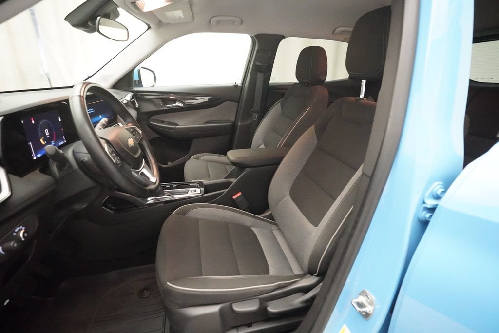 Used 2024 Chevrolet TrailBlazer LT w/ LT Cold Weather Package FWD image 7