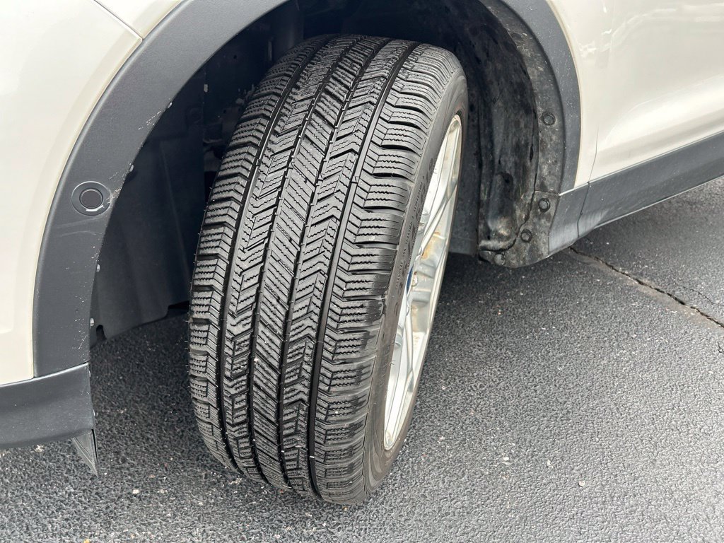 Used 2019 Ford Escape Titanium FWD image 4