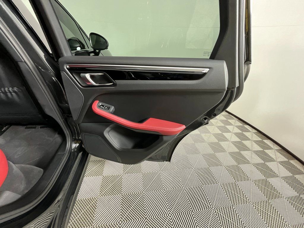 Used 2023 Porsche Macan Turbo image 22