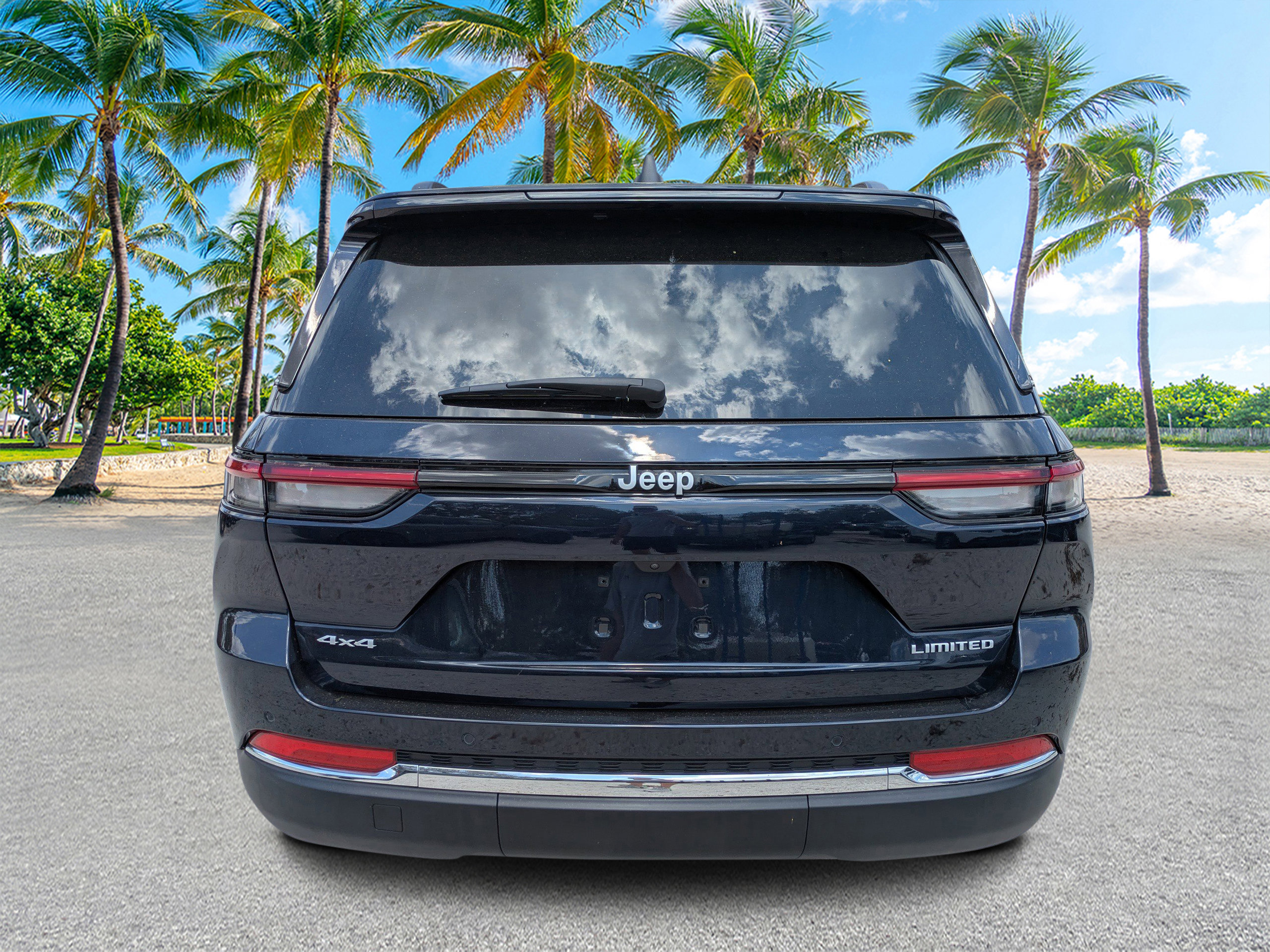 Certified 2024 Jeep Grand Cherokee Limited image 4