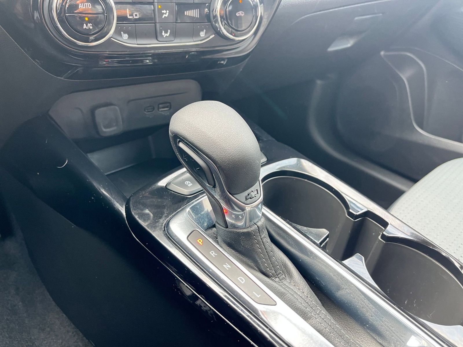 Used 2025 Chevrolet Trax LT w/ LT Convenience Package image 40