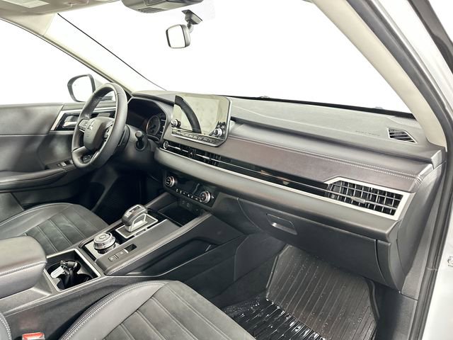 Used 2024 Mitsubishi Outlander SE image 30