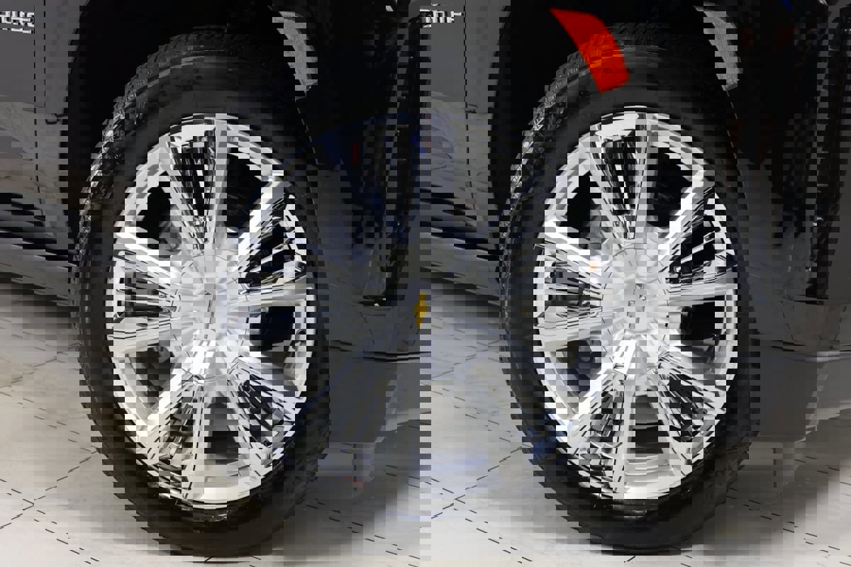 Used 2024 Chevrolet Tahoe High Country w/ Premium Package 2 image 15