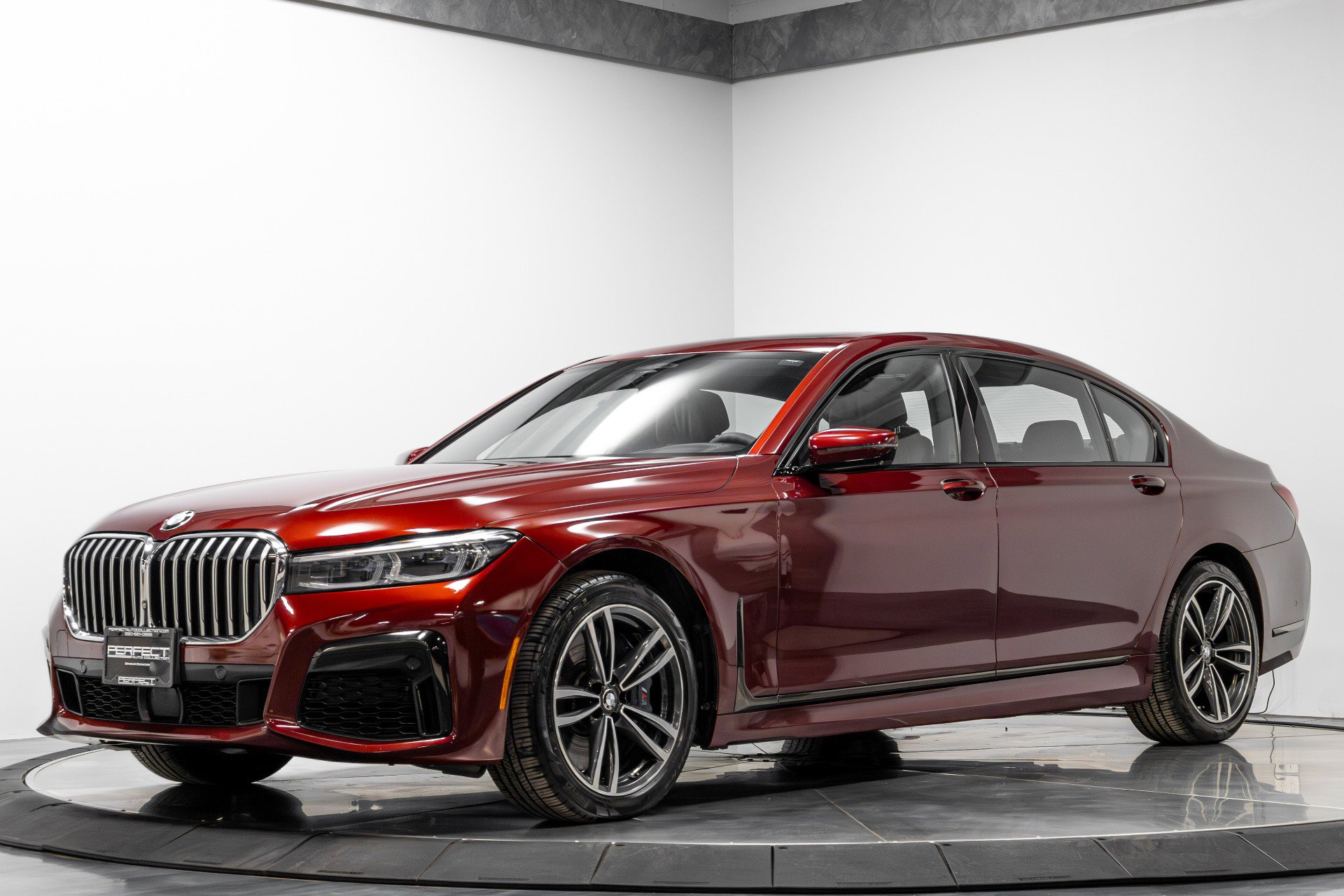 Used 2020 BMW 750i xDrive w/ Executive Package image 2