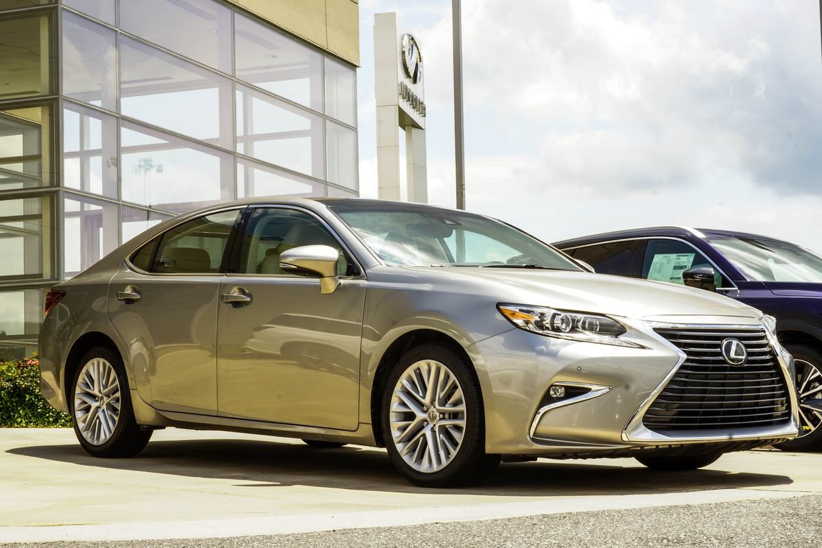 Used 2018 Lexus ES 350 w/ Ultra Luxury Package FWD image 4