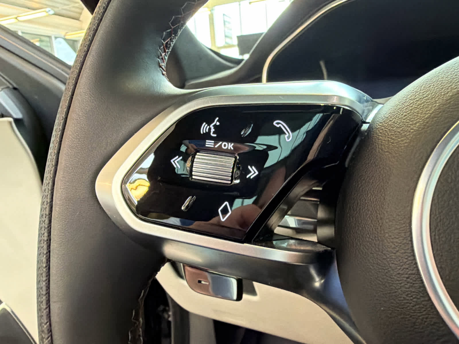 Used 2025 Jaguar F-PACE SVR 575 Edition AWD/4WD image 25
