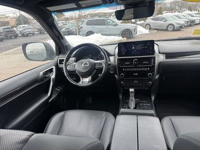 Used 2023 Lexus GX 460 Premium w/ Accessory Package AWD/4WD image 28