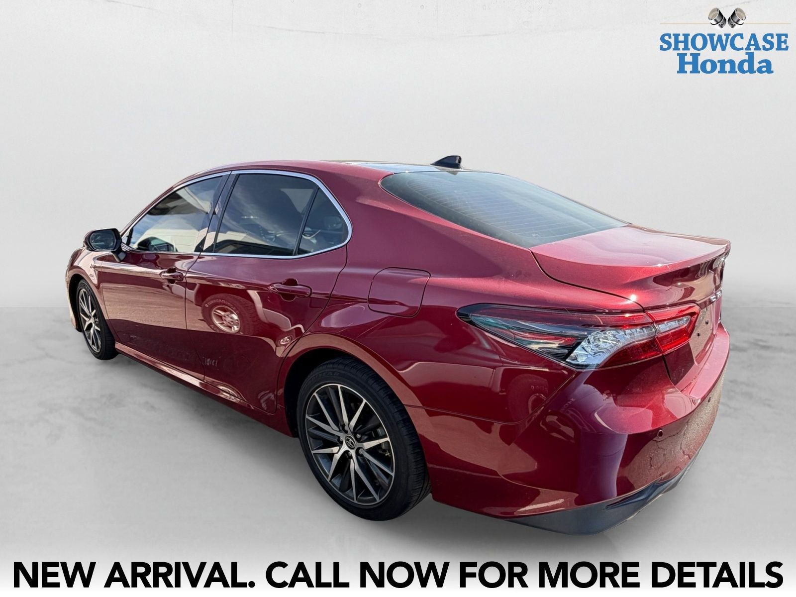 Used 2022 Toyota Camry XLE w/ Navigation Package FWD image 4