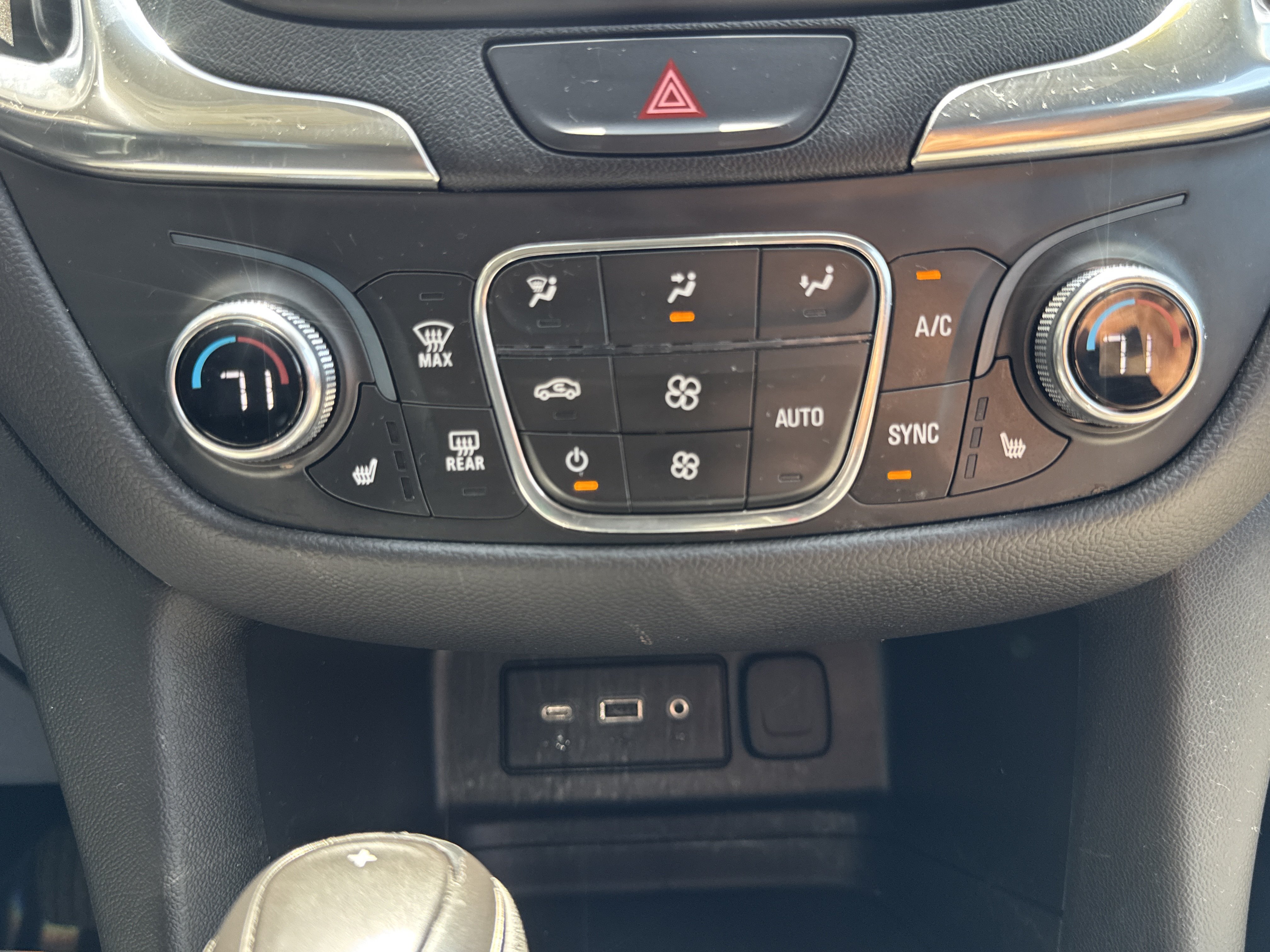 Used 2021 Chevrolet Equinox LT AWD/4WD image 18