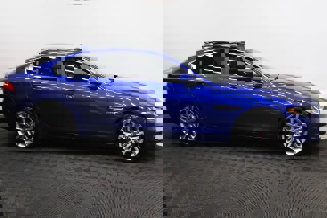 Used 2017 Jaguar XE Premium image 4