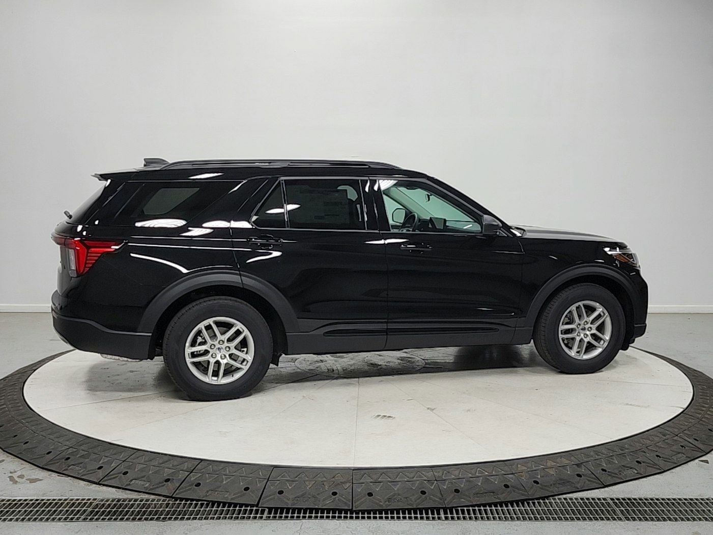 New 2026 Ford Explorer Active w/ Active Comfort Package image 8