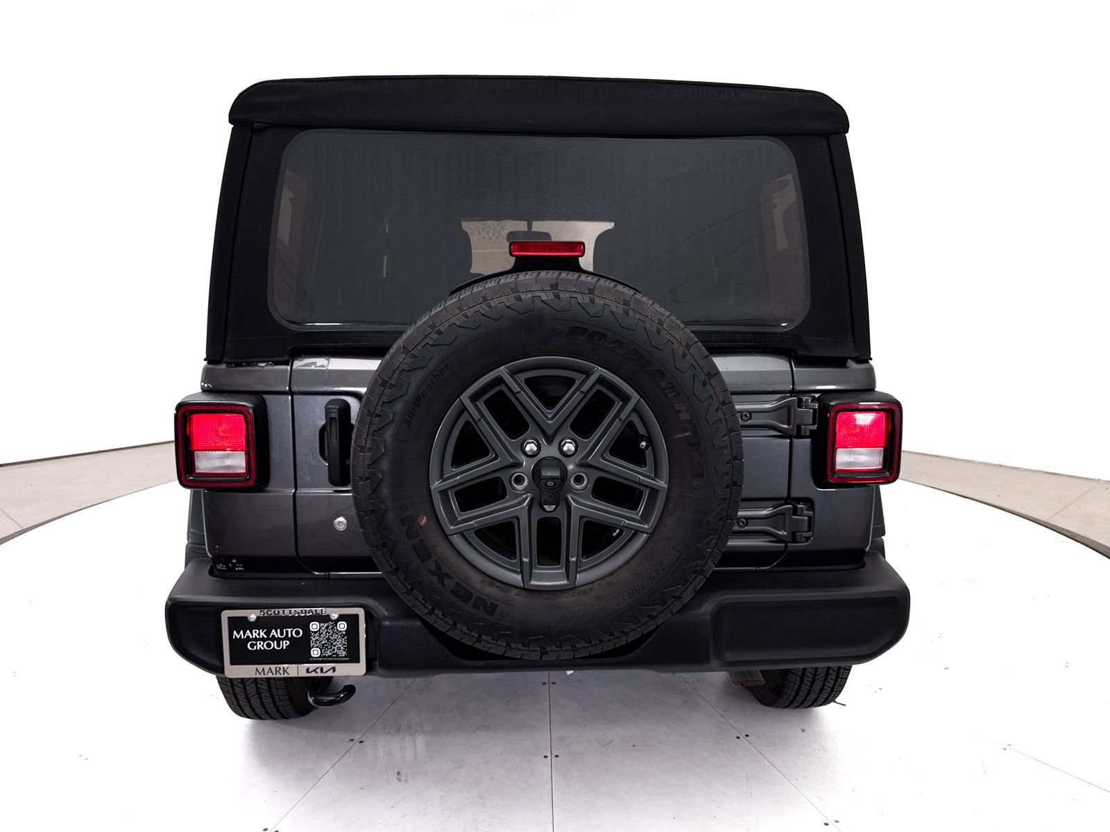 Used 2018 Jeep Wrangler Unlimited Sport AWD/4WD image 11