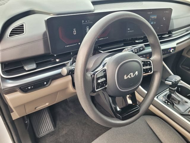 Used 2025 Kia Carnival LX FWD image 24