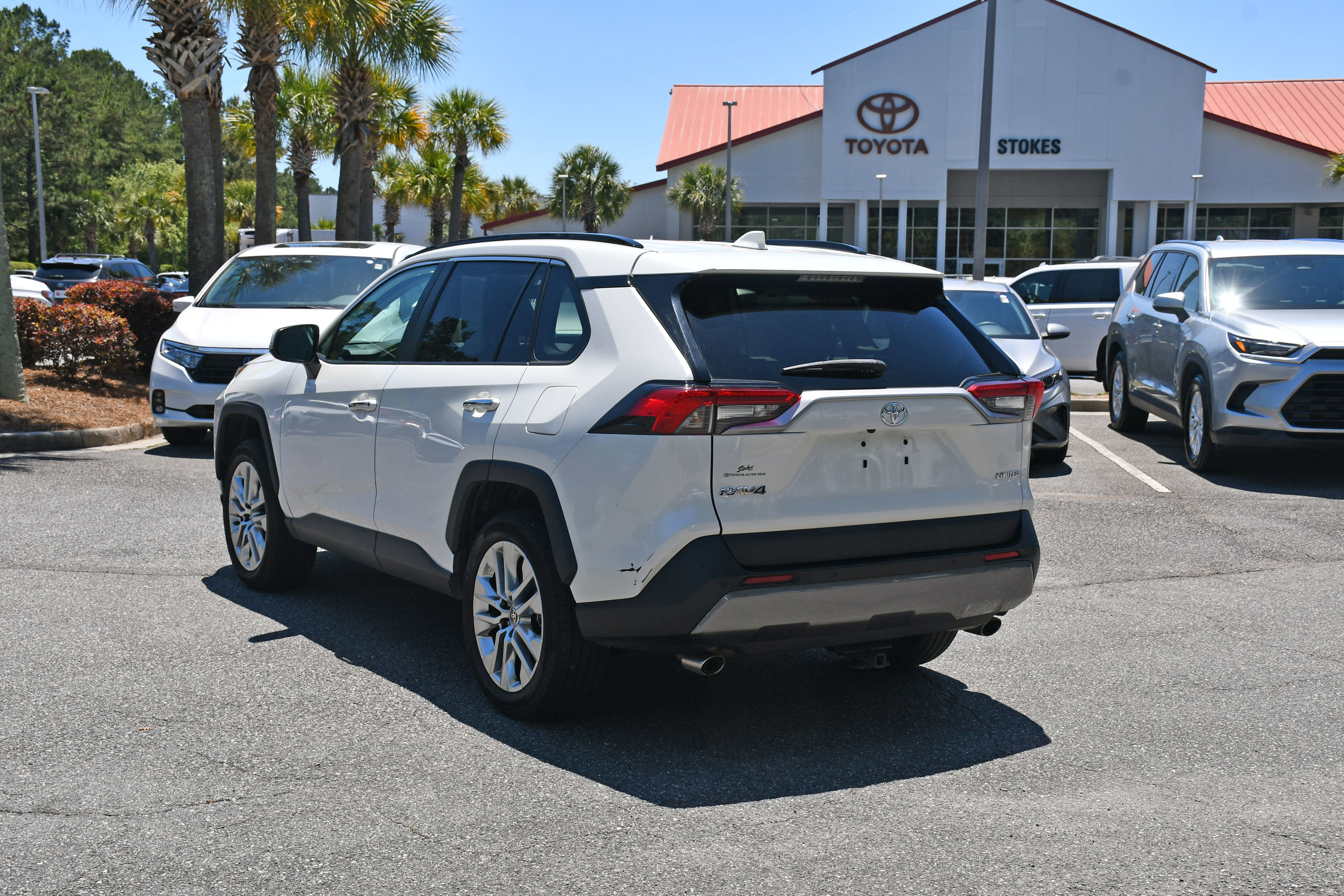 Used 2021 Toyota RAV4 Limited w/ Limited Grade Weather Package FWD image 3