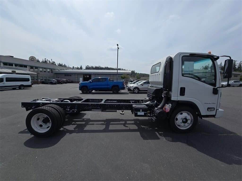New 2024 Chevrolet Low Cab Forward image 3