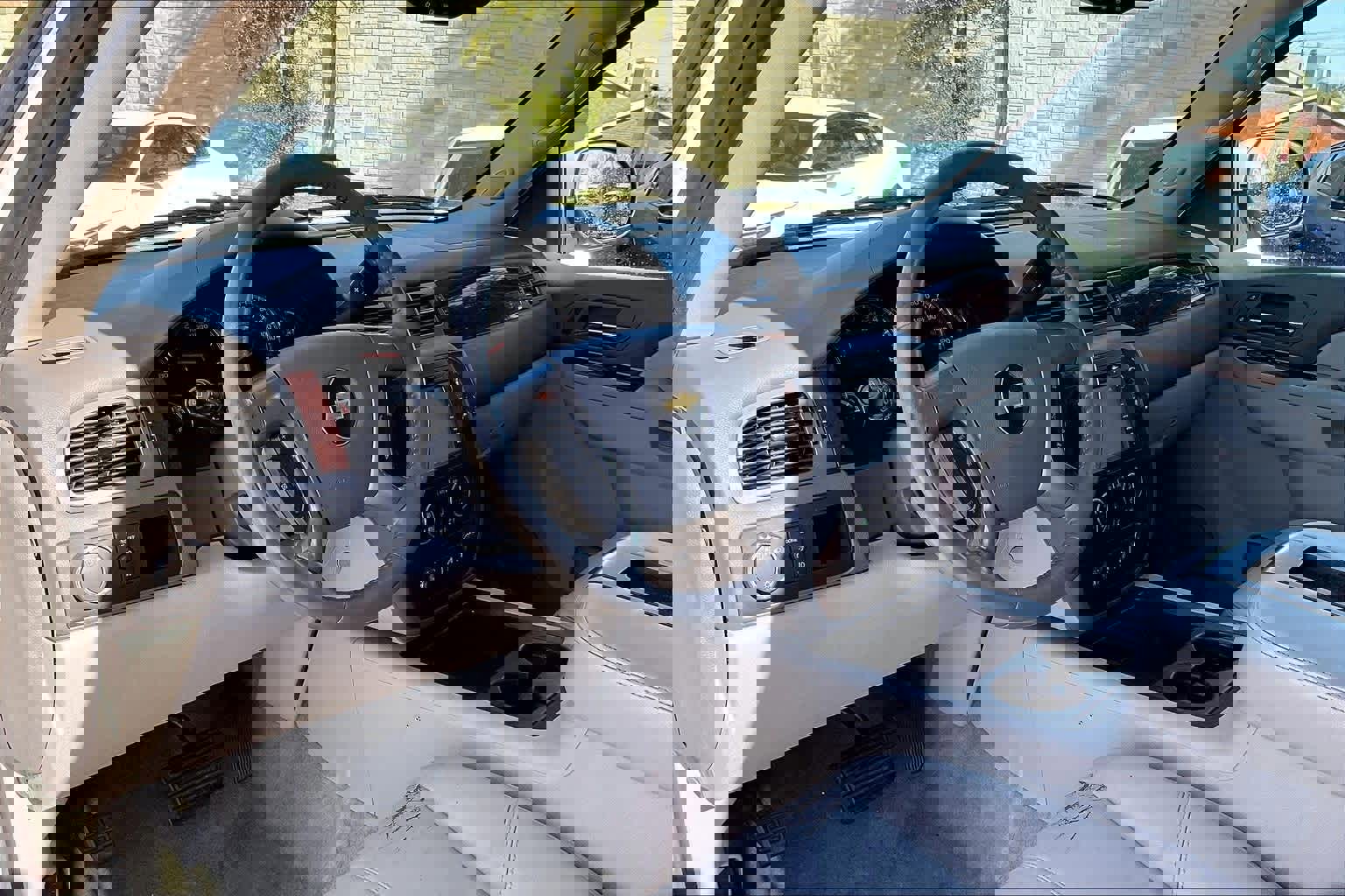 Used 2013 Chevrolet Suburban LT w/ Luxury Package image 2