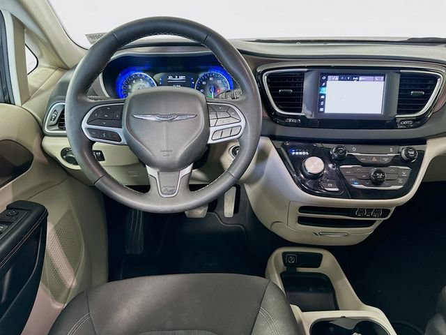 Used 2022 Chrysler Voyager LX image 23