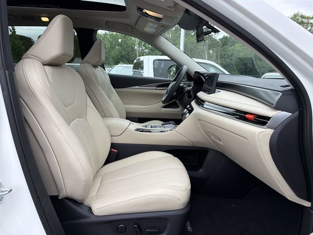 Used 2025 INFINITI QX60 Luxe w/ Vision Package FWD image 16