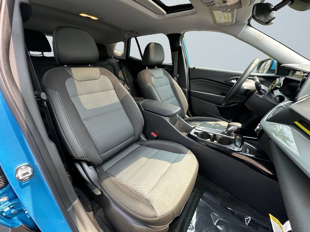 Used 2026 Chevrolet Trax LT w/ Sunroof Package FWD image 15