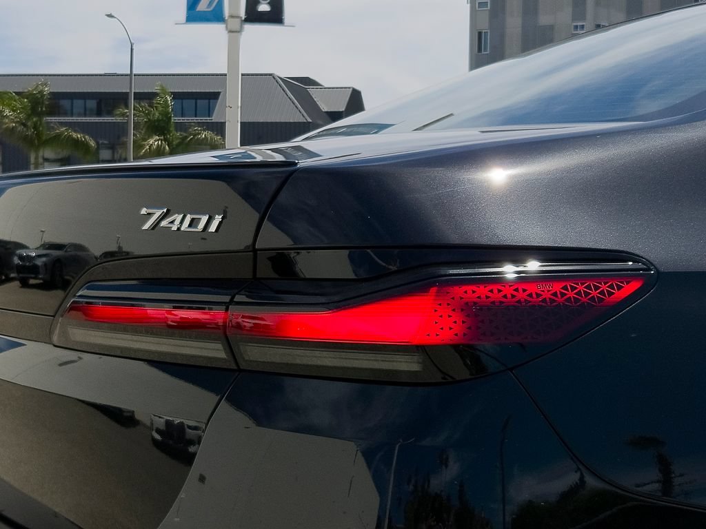 New 2026 BMW 740i w/ Premium Package RWD image 5