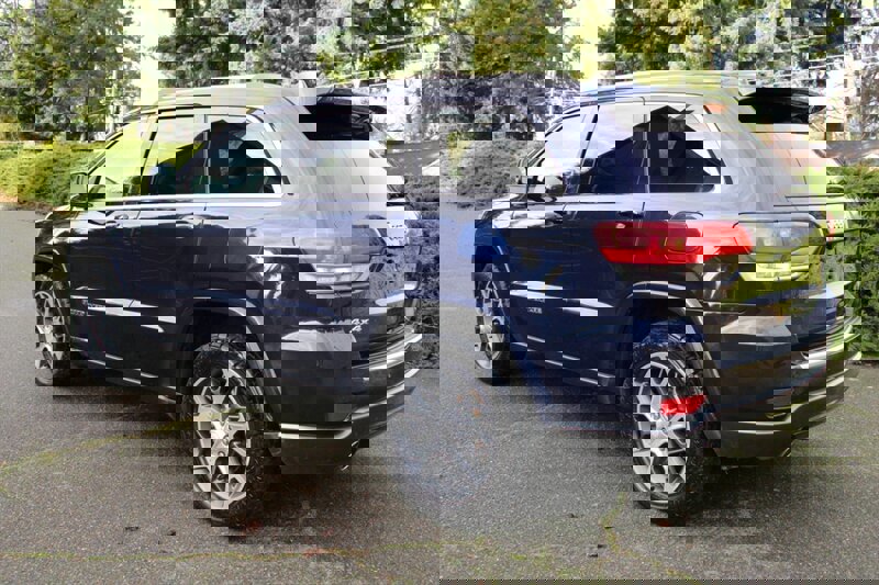 Used 2018 Jeep Grand Cherokee Limited image 4