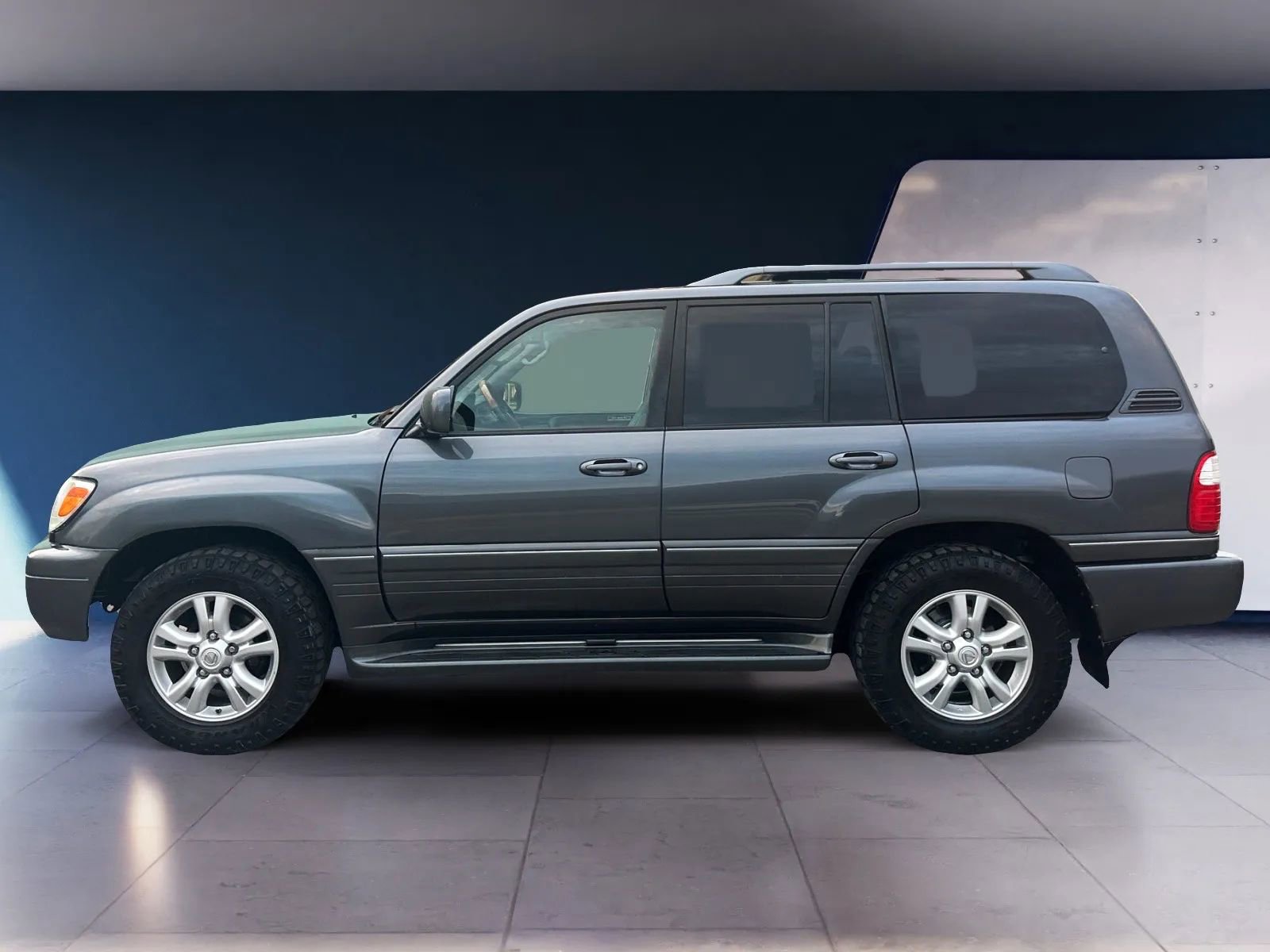 Used 2005 Lexus LX 470 4WD image 2