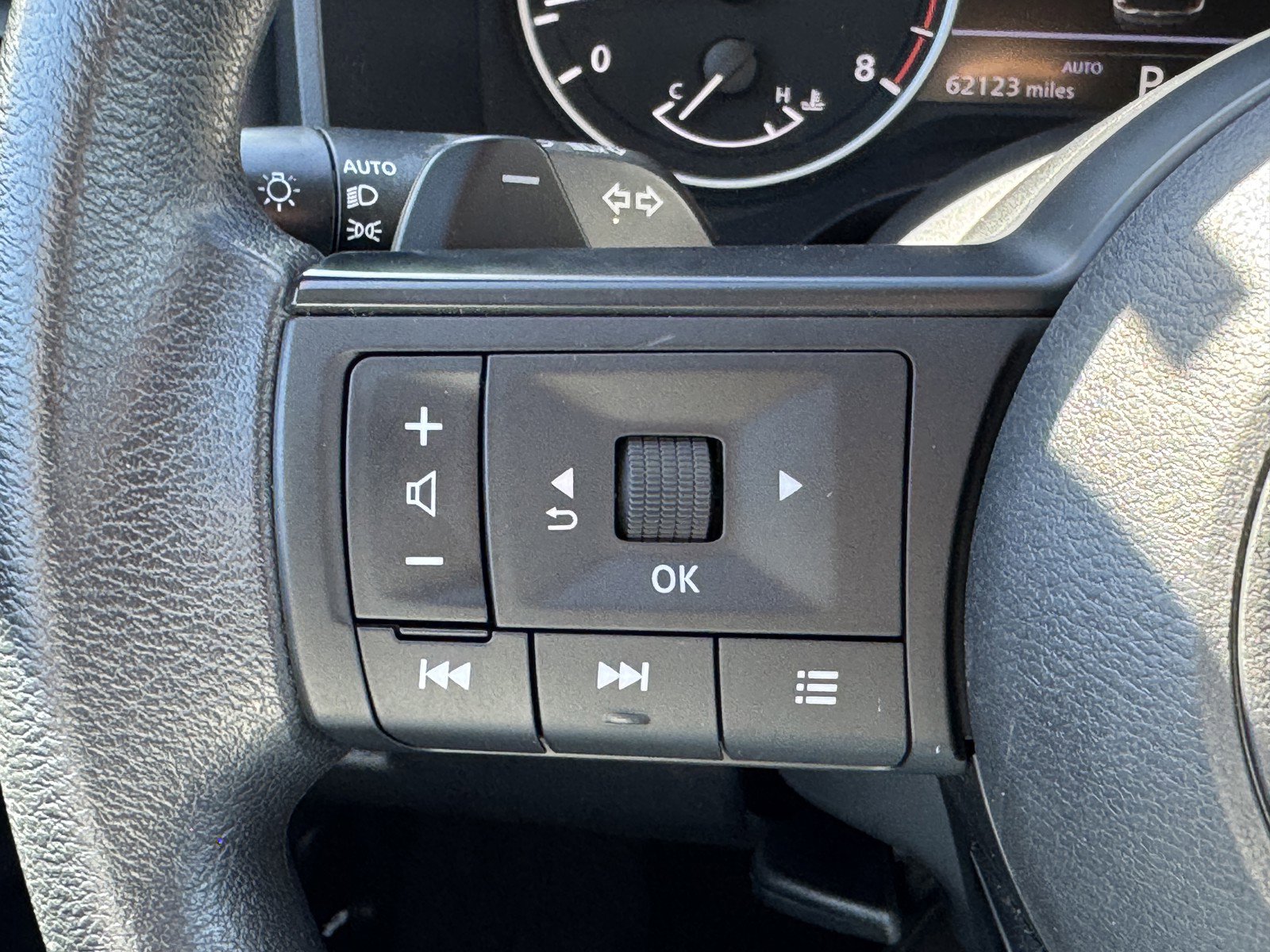 Used 2023 Nissan Rogue S image 26