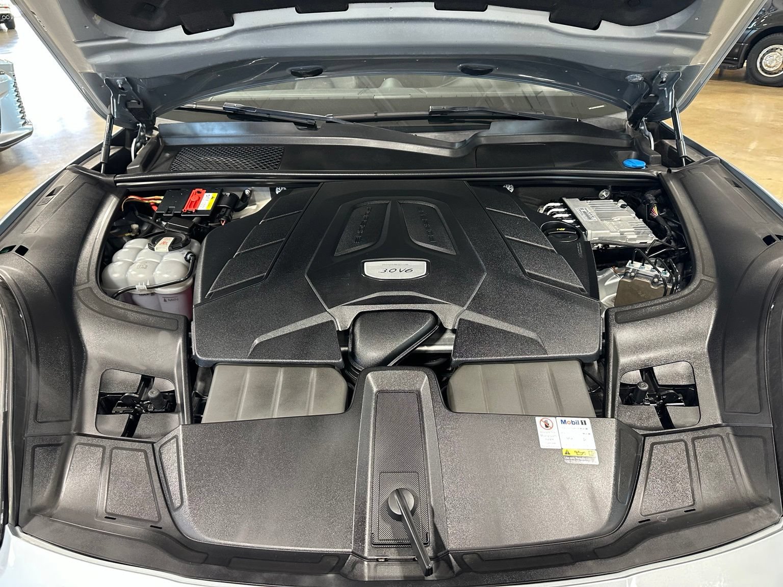 Used 2022 Porsche Cayenne Platinum Edition AWD/4WD image 43