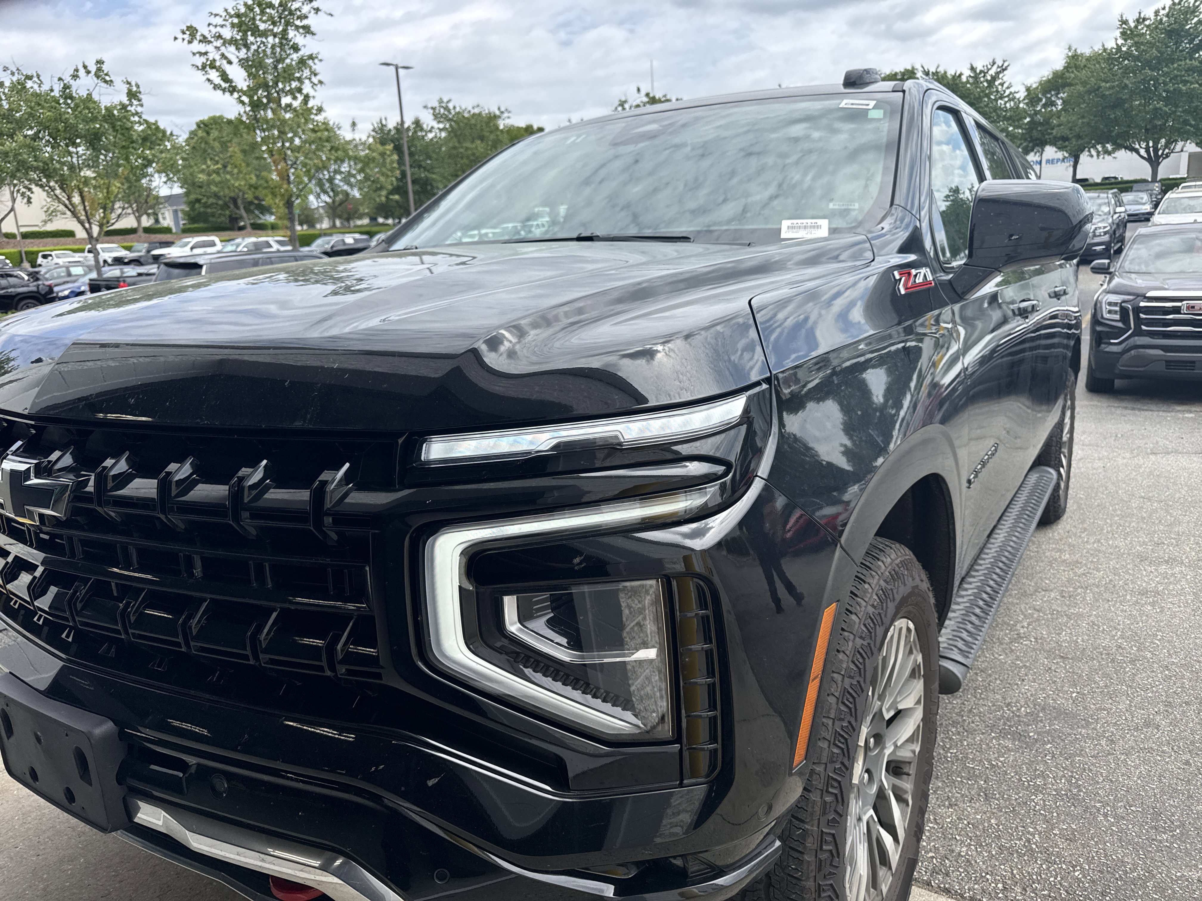 Used 2025 Chevrolet Suburban Z71 AWD/4WD image 5