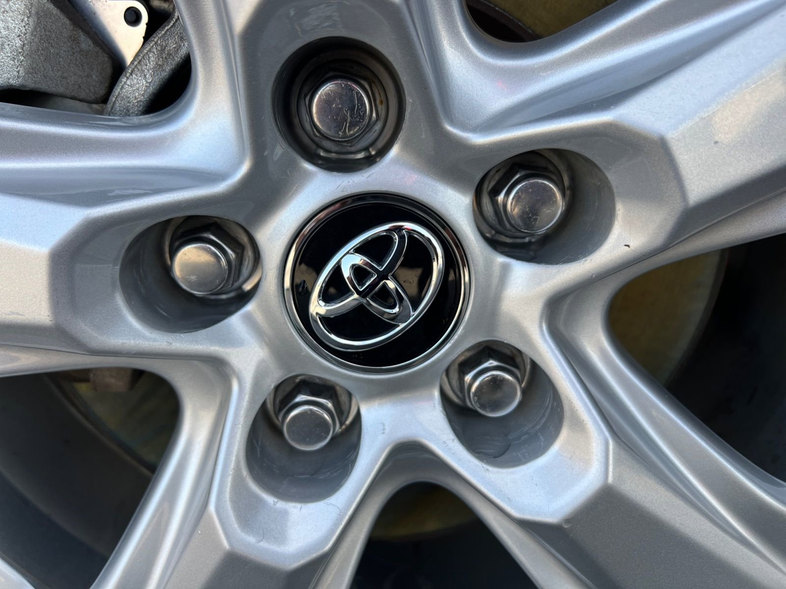 Used 2019 Toyota RAV4 LE w/ Carpet Mat Package image 29