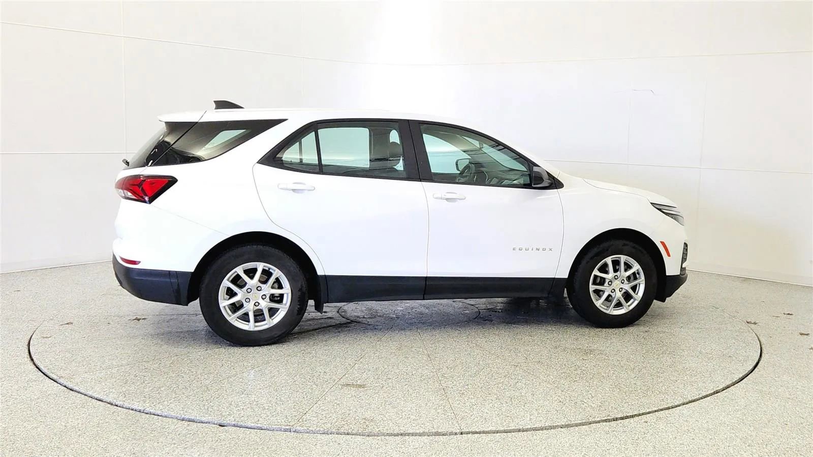 Used 2024 Chevrolet Equinox LS FWD image 8