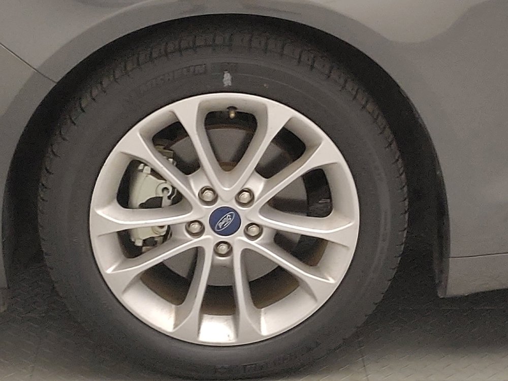 Used 2020 Ford Fusion SE image 31