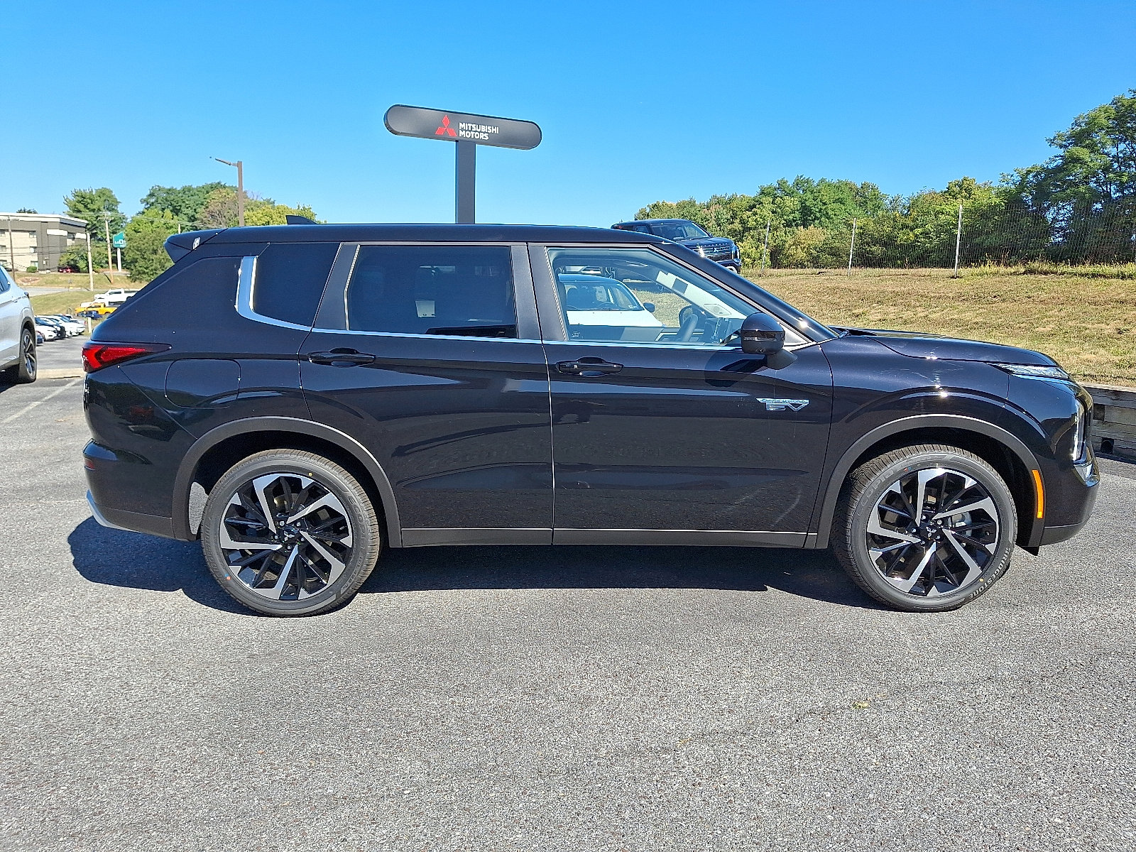 New 2025 Mitsubishi Outlander SE image 8