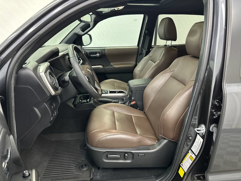 Used 2022 Toyota Tacoma Limited RWD image 9