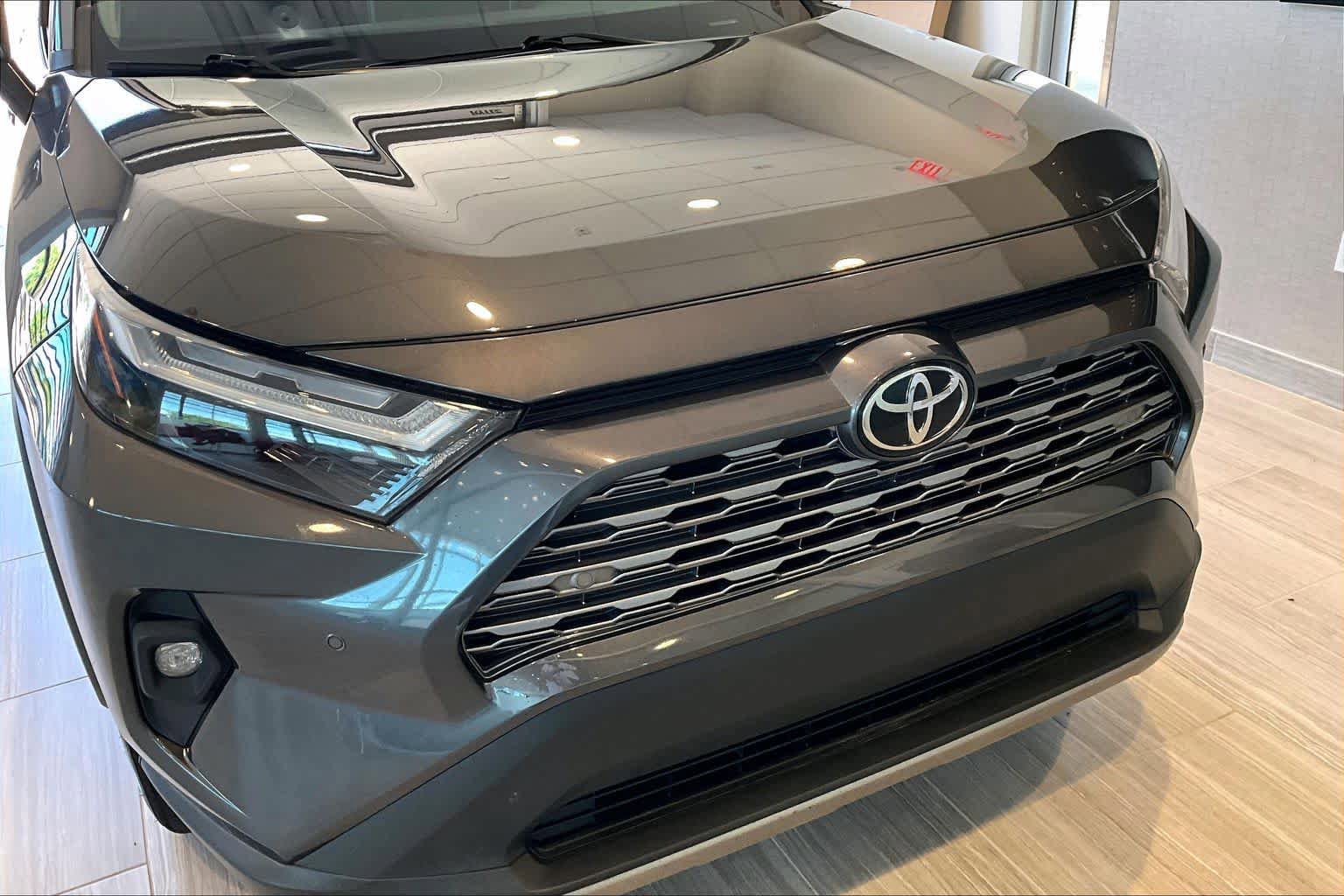Used 2023 Toyota RAV4 Limited AWD/4WD image 30