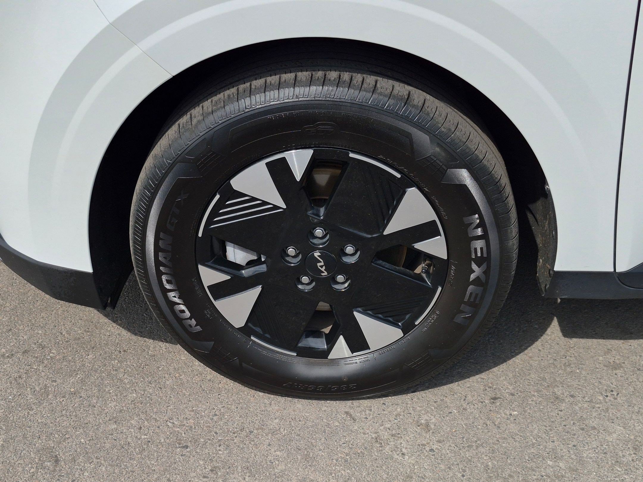 Used 2026 Kia Carnival LXS FWD image 14
