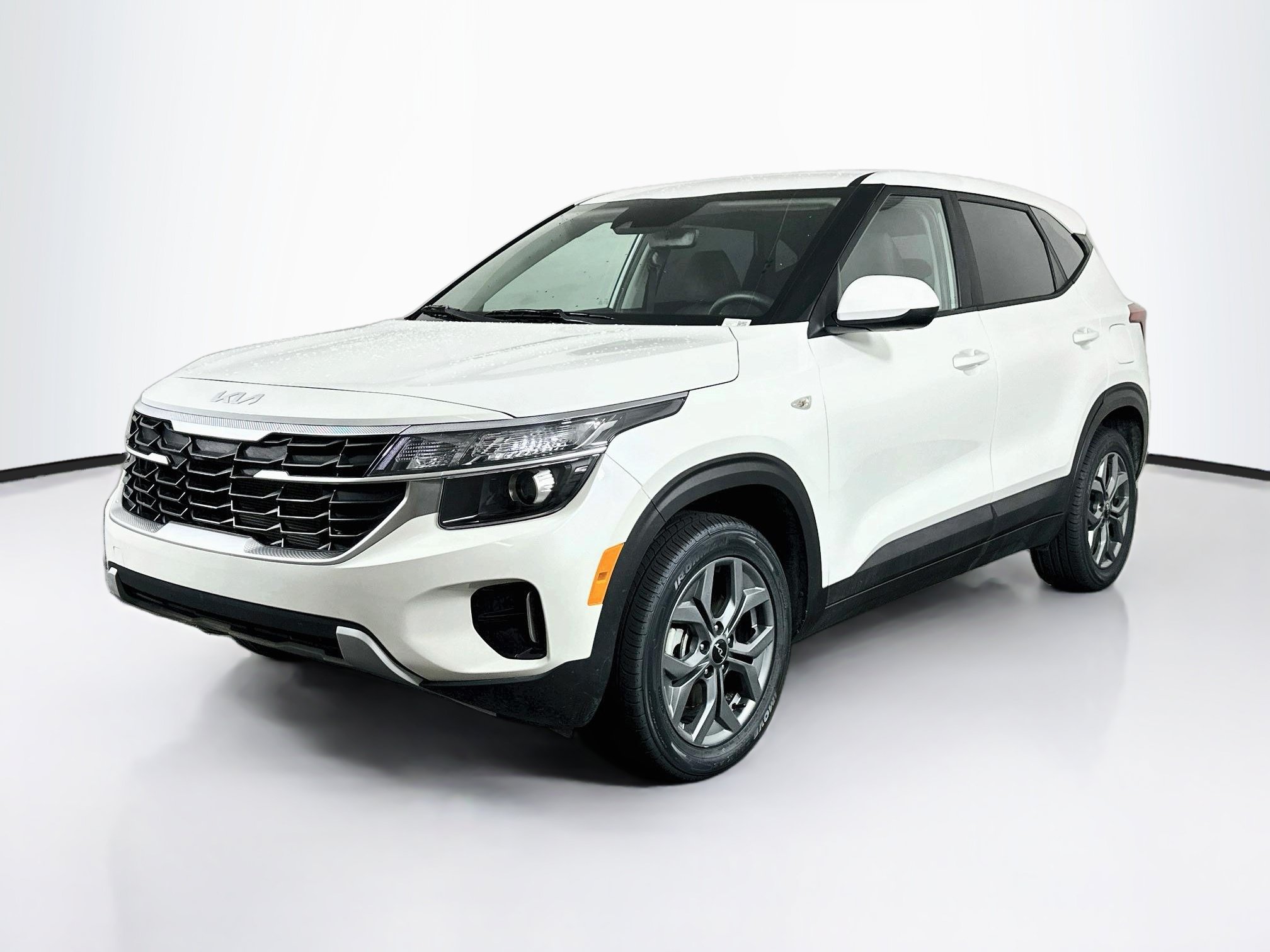 Used 2025 Kia Seltos LX AWD/4WD image 3