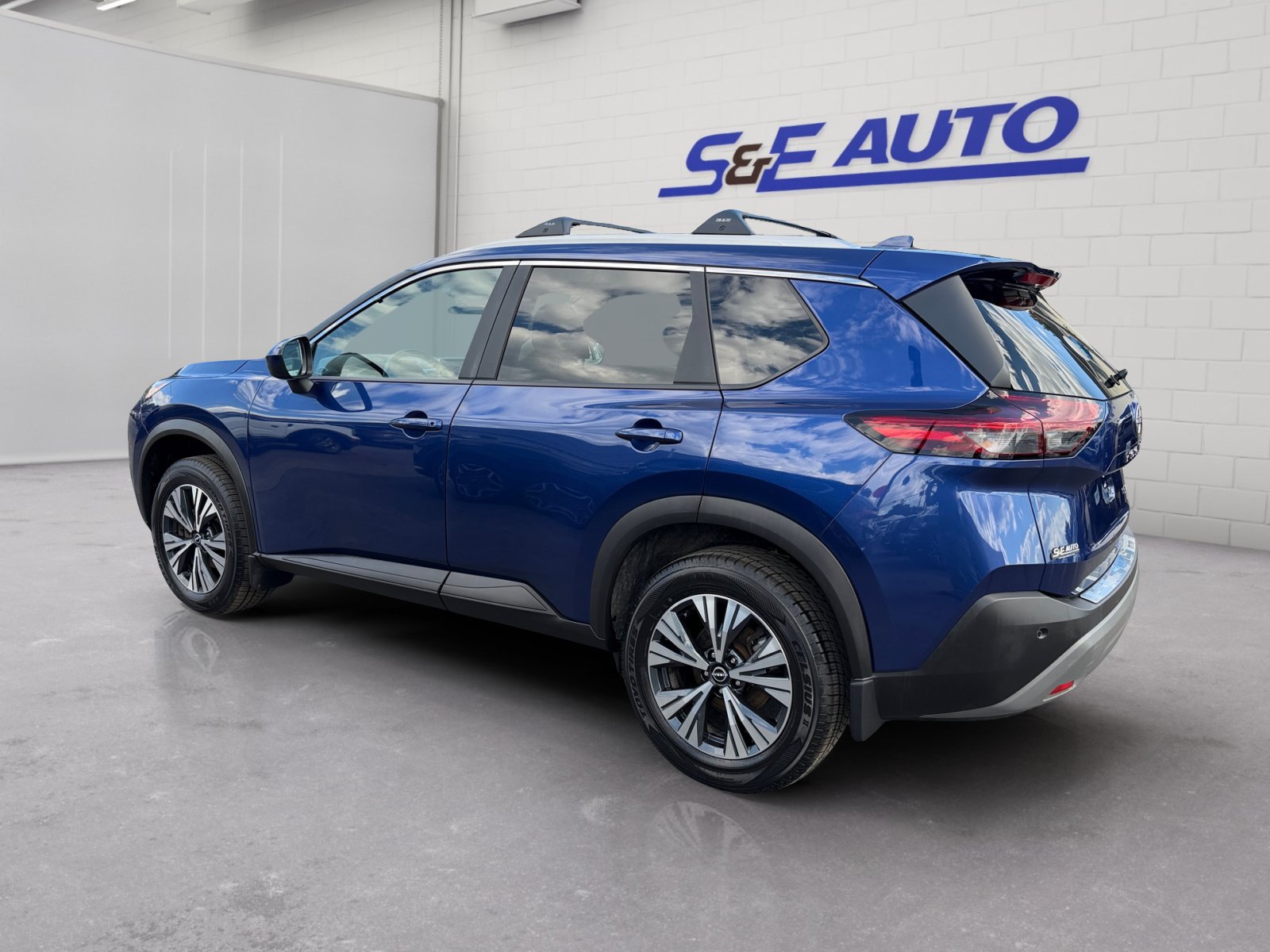 Used 2023 Nissan Rogue SV w/ SV Premium B Package AWD/4WD image 3