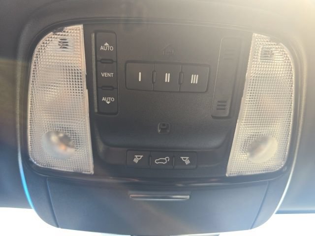 Used 2021 Dodge Durango R/T w/ Blacktop Package AWD/4WD image 32