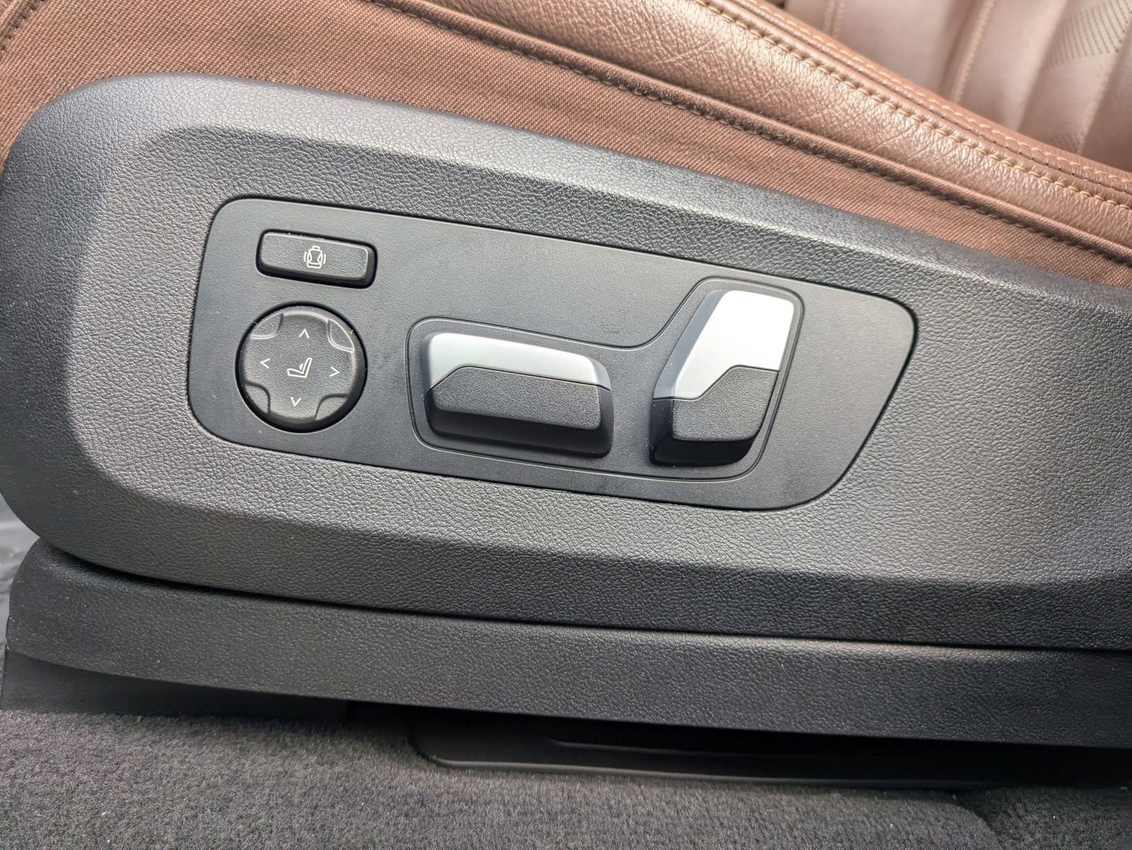 Used 2021 BMW X5 sDrive40i w/ M Sport Package image 15