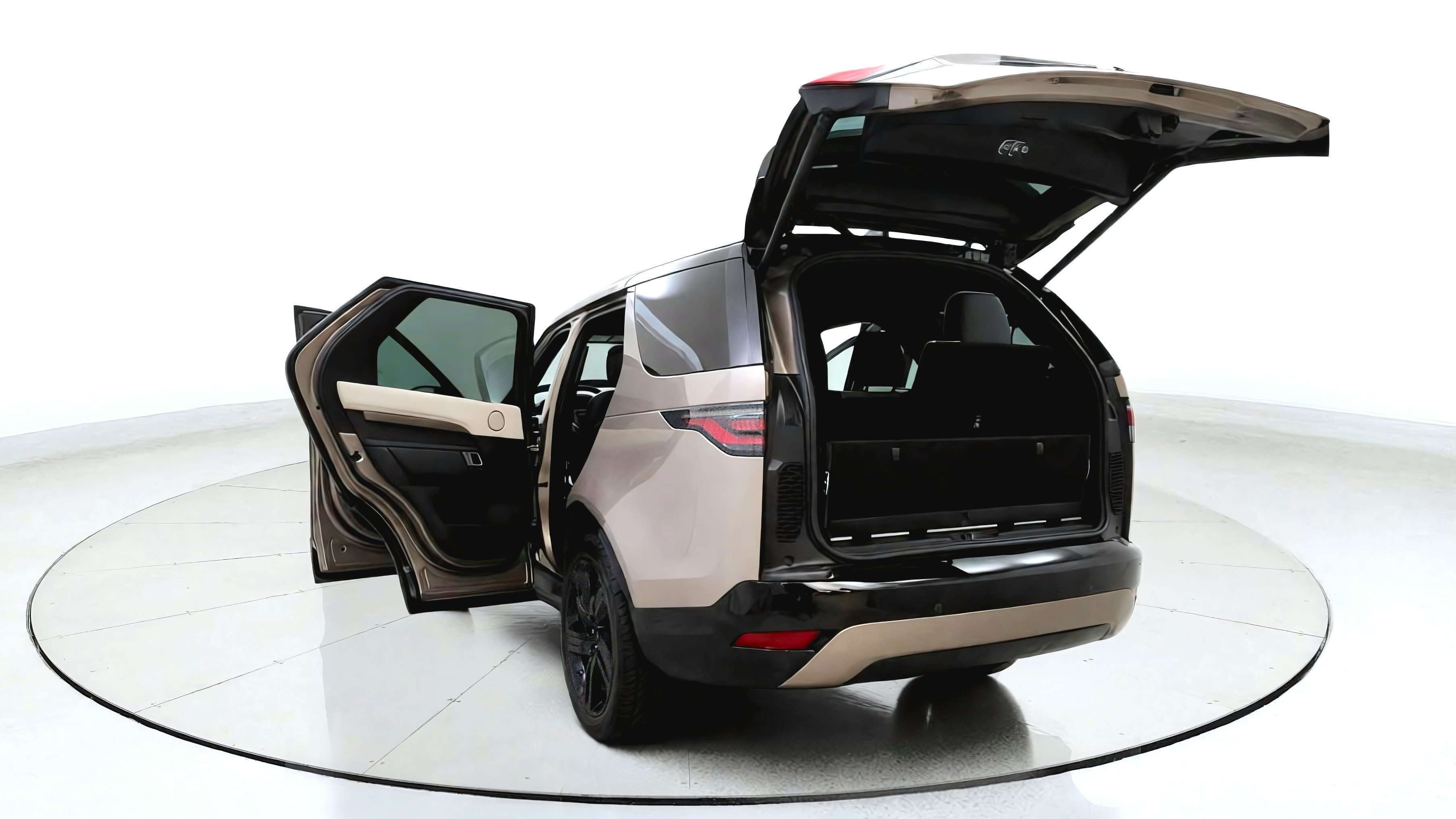 Used 2021 Land Rover Discovery HSE R-Dynamic AWD/4WD image 13