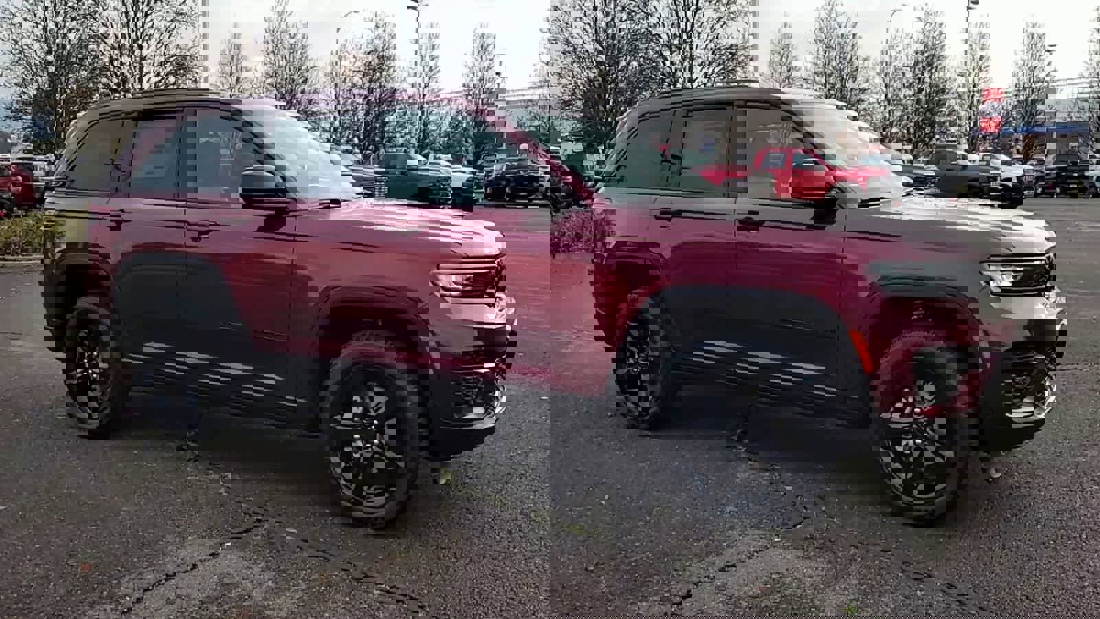 New 2025 Jeep Grand Cherokee Altitude image 2