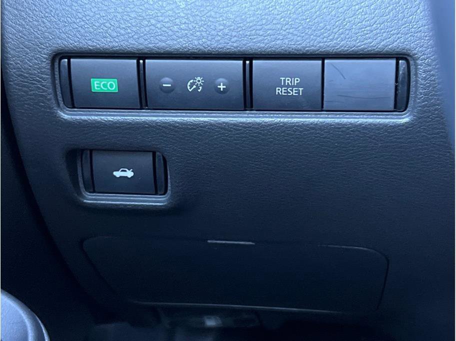 Used 2025 Nissan Sentra SV image 17