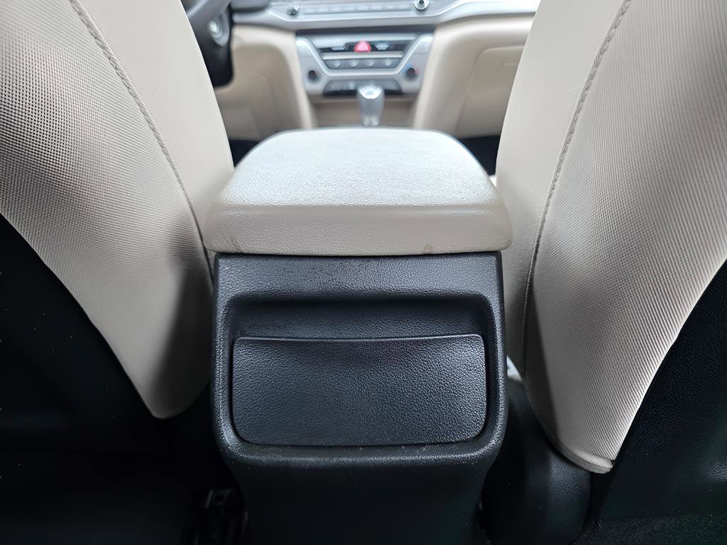 Used 2017 Hyundai Elantra SE image 16